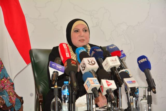 وزيرة التجارة والصناعة