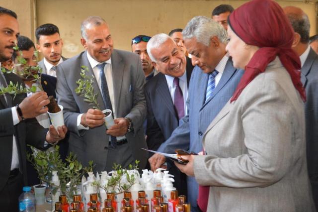 ندوة علمية استثمارية لنبات الجوجوبا 