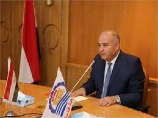 محافظ قنا