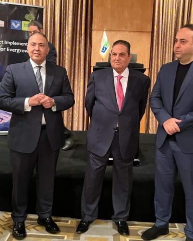 على هامش التوقيع