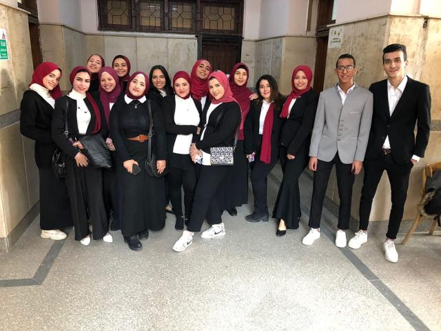 طلبة قسم الإعلام بكلية الآداب