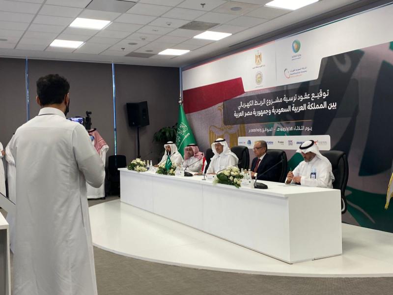 جانب من توقيع اتفاقية الربط الكهربائي بين السعودية ومصر