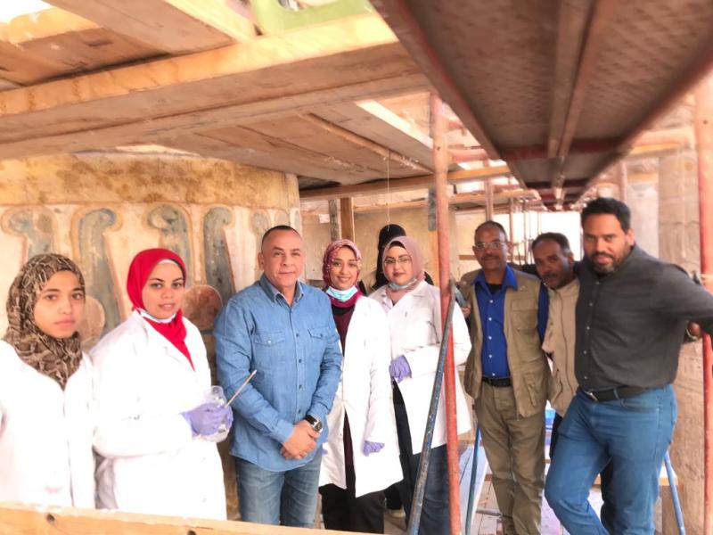 فريق العمل من مرممي المجلس الأعلى للآثار