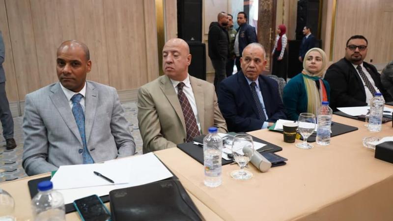 جانب من المائدة المستديرة