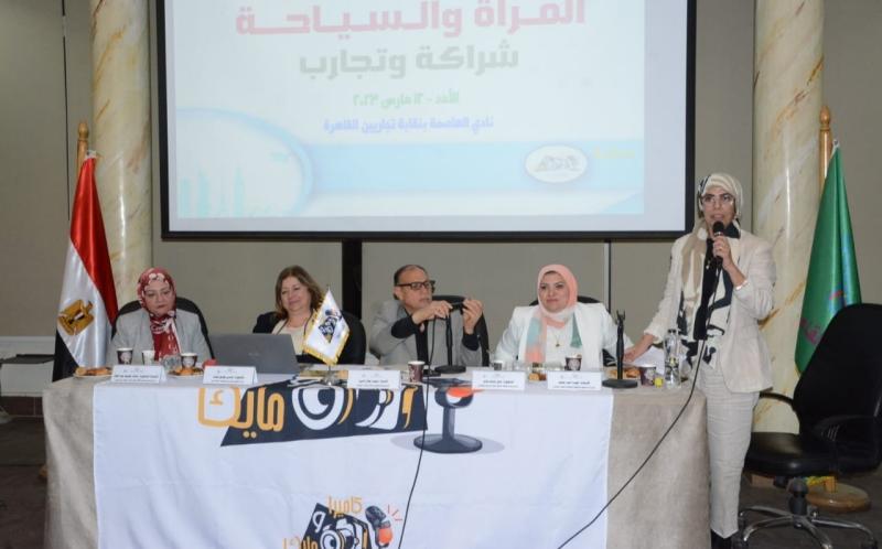جانب من الندوة
