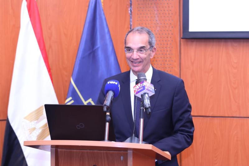 وزير الاتصالات: إنفاق 100 مليار جنيه لتحسين كفاءة الإنترنت في مصر