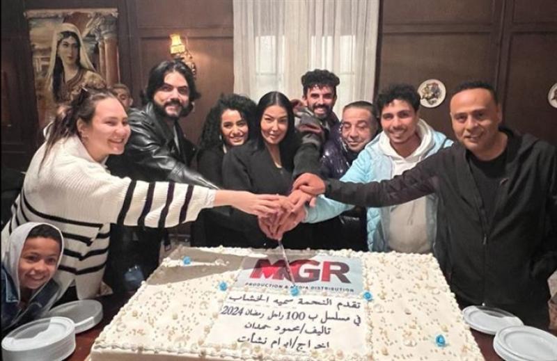 فريق عمل مسلسل بـ 100 راجل