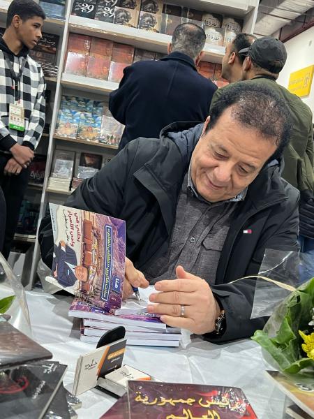 عاطف عبد اللطيف يسلط الضوء على مدينة سانت كاترين في معرض القاهرة للكتاب
