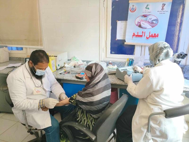 قوافل طبية مجانية في المنيا لتقديم الخدمات الصحية للمواطنين