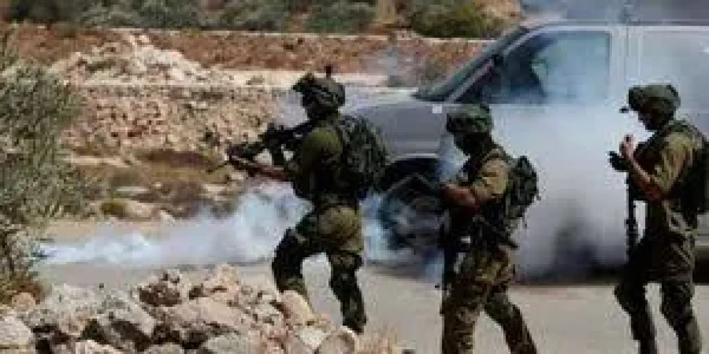 إصابة شابين في شرق نابلس بالرصاص الحي خلال مواجهات مع قوات الاحتلال