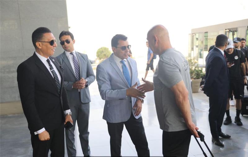 أشرف صبحي يستقبل بعثة منتخب مصر بعد عودتهم من غينيا بيساو