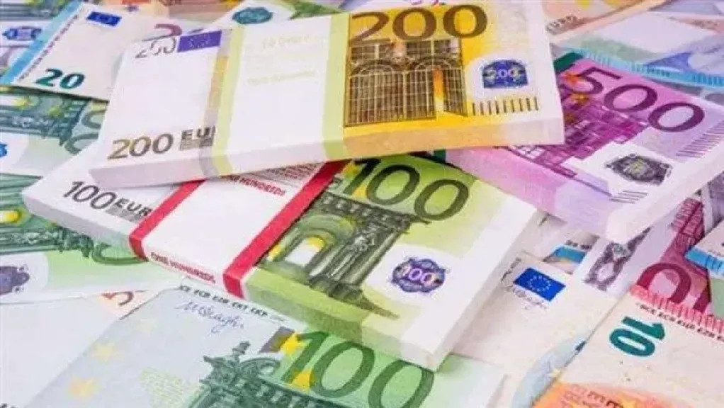 سعر اليورو والجنيه الاسترليني مقابل الجنيه المصري اليوم الأربعاء 3 يوليو 2024