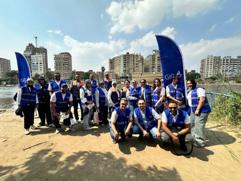 بالصور .. جي أي جي للتأمين - مصر تشارك في مبادرة لتنظيف نهر النيل من النفايات البلاستيكية