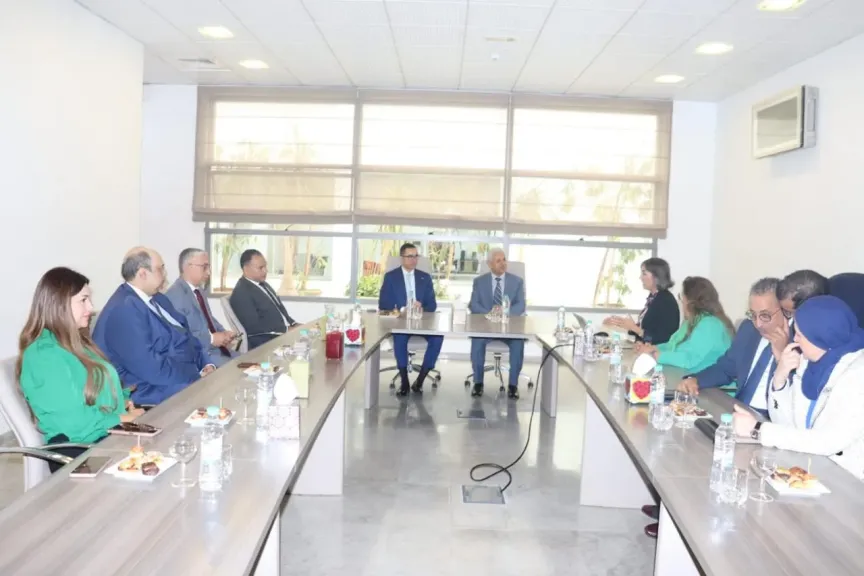 وزير الاستثمار يبحث تسهيل دخول الأدوية بين مصر وتونس