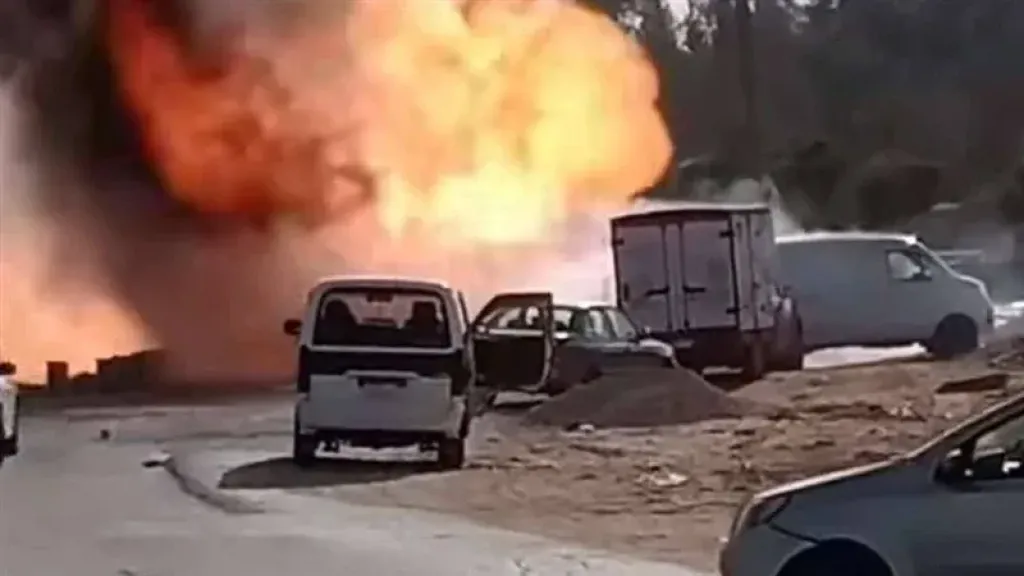 نيابة الجيزة تباشر تحقيقاتها في تفحم 3 اشخاص بحادث خط غاز 6 أكتوبر