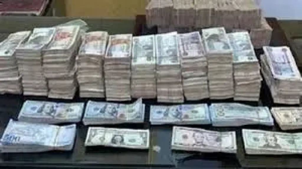 مصادرة  عملات أجنبية بقيمة 9 ملايين فى السوق السوداء