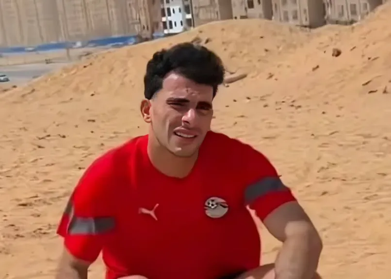 على رمال الصحراء.. زيزو يواصل التحضير بقوة للموسم الجديد بقميص منتخب مصر