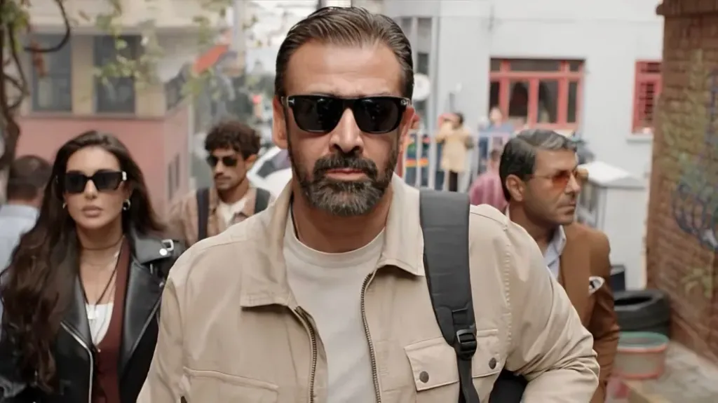 كريم عبد العزيز يشعل حماس الجمهور ببوستر ”المشروع X”.. موعد الطرح 21 مايو