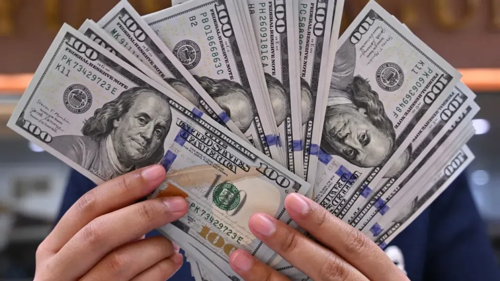 تراجع سعر الدولار مقابل الجنيه المصري بالبنوك اليوم الأحد 4-5-2025