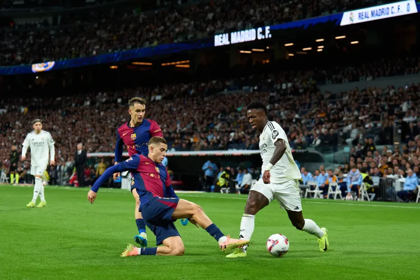 رسميًا.. الكشف عن حكم الكلاسيكو المرتقب بين برشلونة وريال مدريد