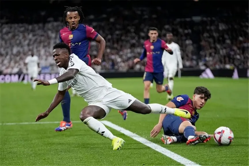 برشلونة يستضيف ريال مدريد و ليفربول أمام آرسنال.. مباريات الأحد 11 مايو 2025