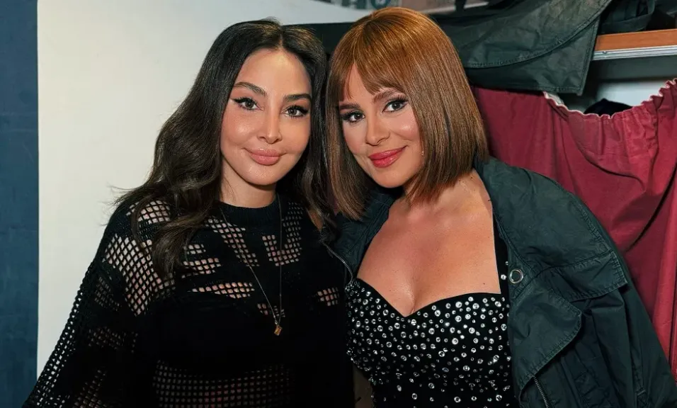 إليسا تشيد بشجاعة كارول سماحة بعد افتتاح ”كلو مسموح”.. والأخيرة ترد
