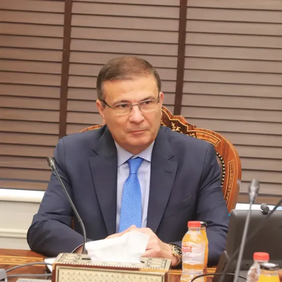 ”فاروق” يستعرض مع البعثة الإشرافية لـ”إيفاد” نتائج زيارتها لأنشطة مشروع التكيف في البيئات الصحراوية