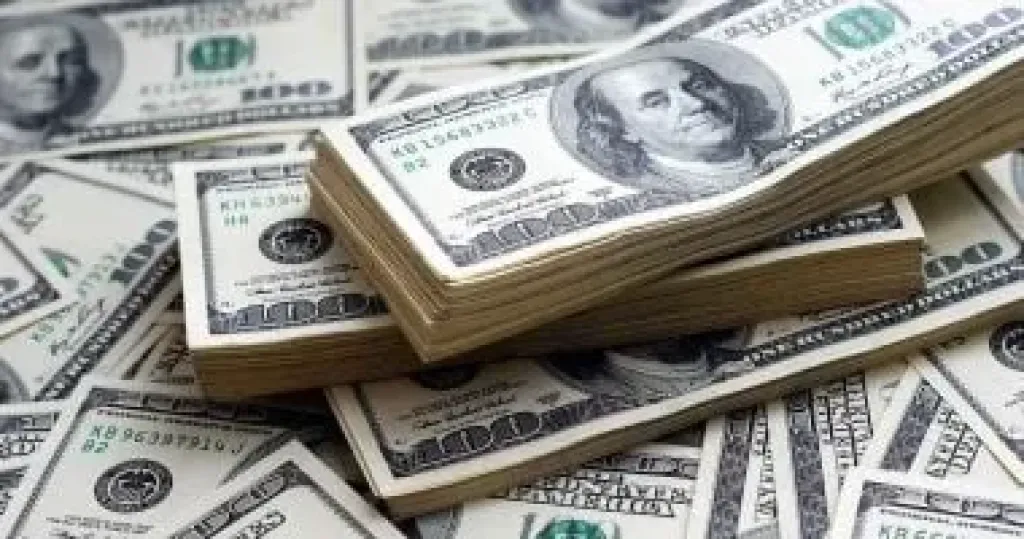 خبير اقتصادي يرصد أسباب تراجع سعر صرف الدولار مقابل الجنيه وهل يستمر الإنخفاض الفترة المقبلة؟