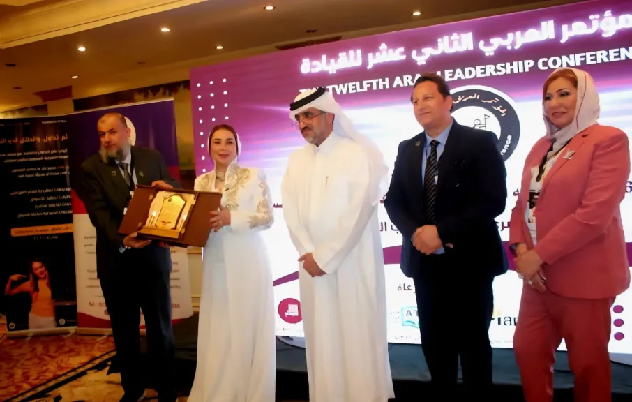 ”نصار” تلقب بأم ذوي الهمم وتمنح شارة الإبداع لجهودها المتميزة في بناء الإنسان خدمة المجتمع