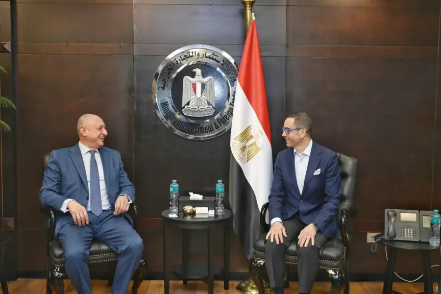 وزير الاستثمار مع مسئولي آبل