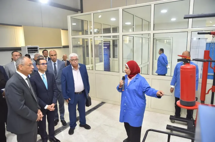 وزير الاستثمار يفتتح مركز اختبارات القدرة الإطفائية وأجهزة الإطفاء