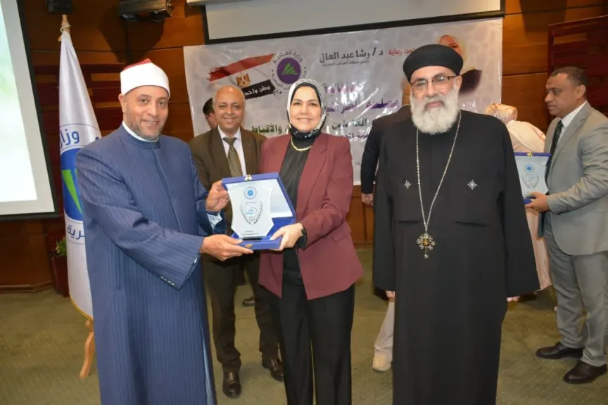 الضرائب تكرم العاملين الفائزين بالمسابقات الدينية دعمًا للوحدة الوطنية