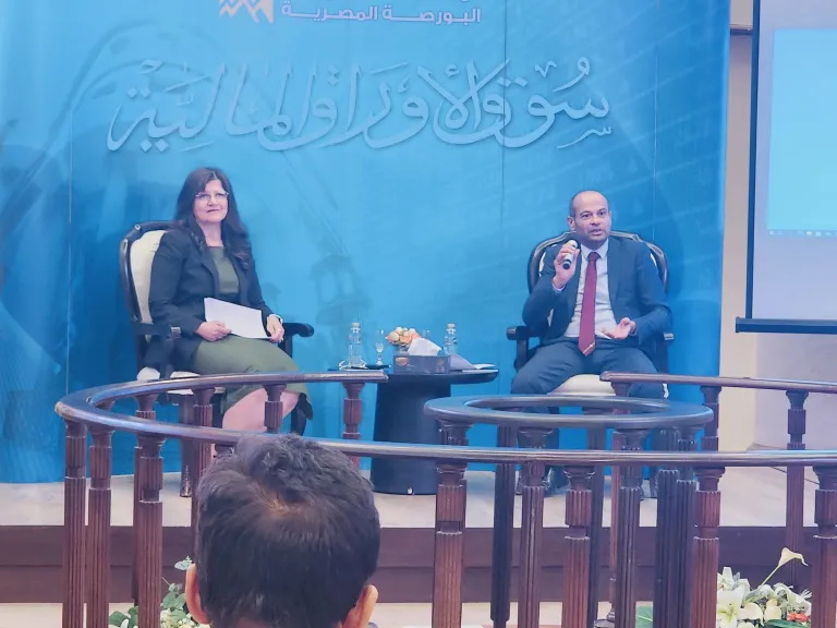 رئيس البورصة خلال الاجتماع