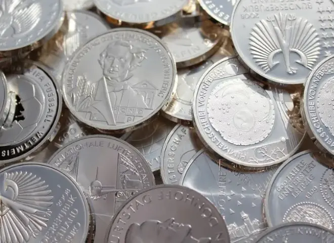 الملاذ الآمن: الجنيه الفضة يحل محل الذهب بالأسواق المصرية كهدايا مع ارتفاع الأسعار
