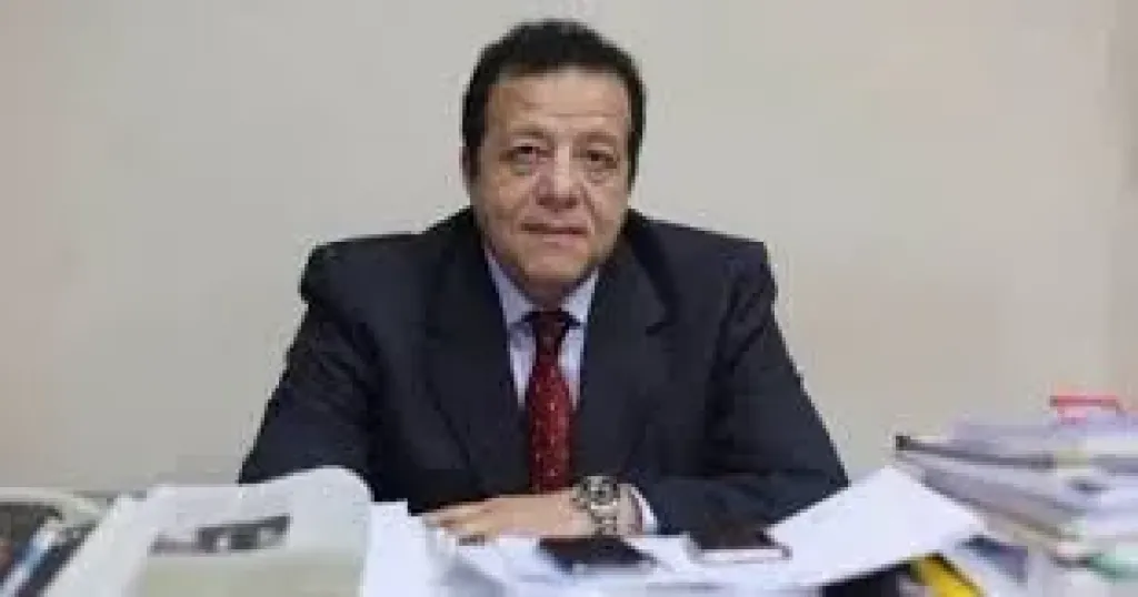 الدكتور عاطف عبد اللطيف