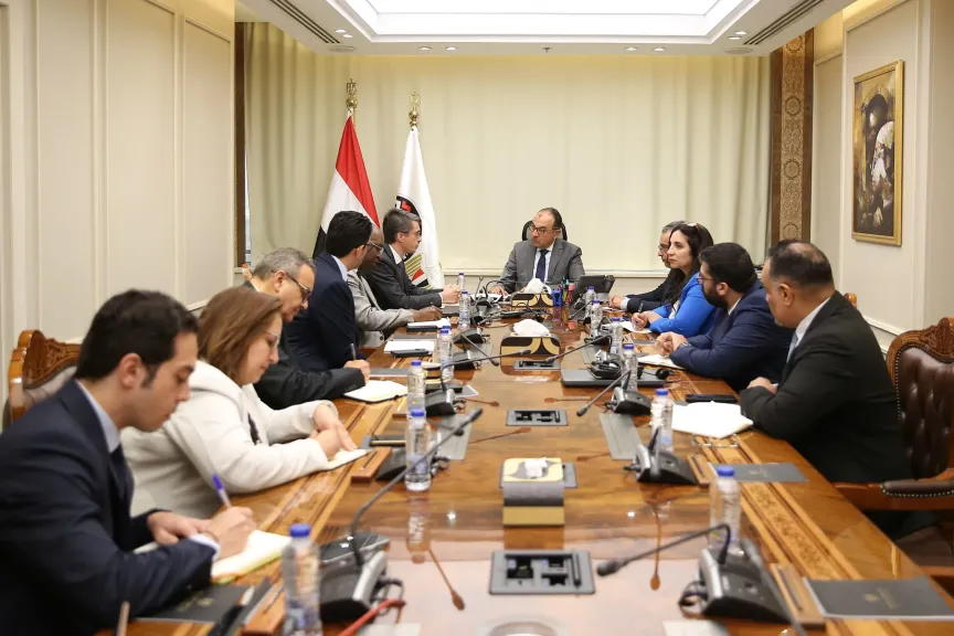 الوزير مع وفد البنك الدولي
