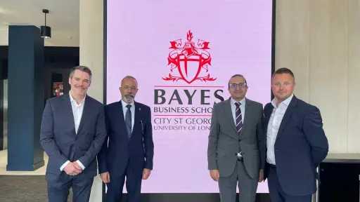 معهد الخدمات المالية يوقع اتفاقا مع كلية Bayes للأعمال بلندن لتدريب قيادات قطاع التأمين