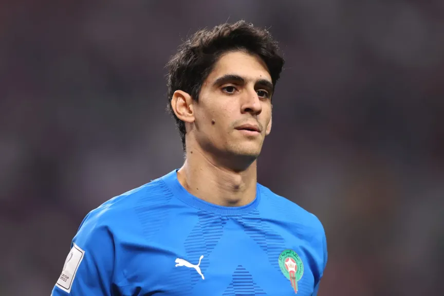 ياسين بونو يتمسك بالهلال.. ويرفض العروض الخارجية