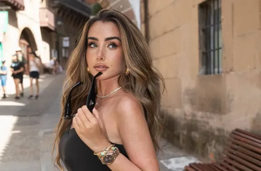 هنا الزاهد