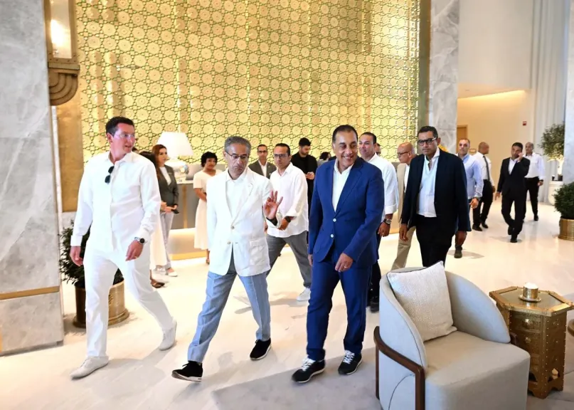 رئيس الوزراء ومحمد العبار خلال الافتتاح