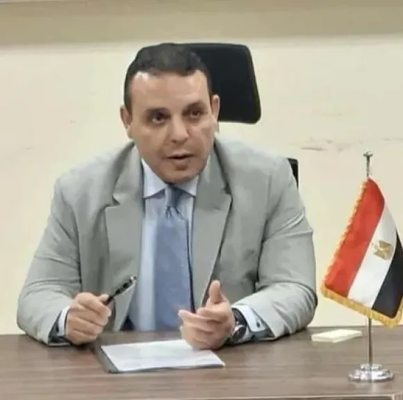 الدكتور عبد العزيز الشريف