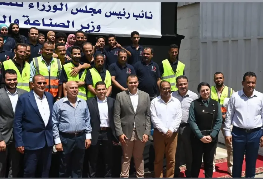 وزير الصناعة يتفقد مصنع «إيجي دينيم للنسيج» بالعاشر من رمضان