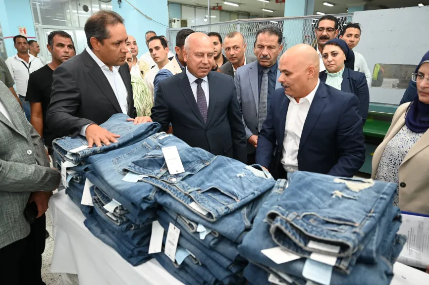وزير الصناعة يتفقد معهد التبين ومصنع ملابس جاهزة