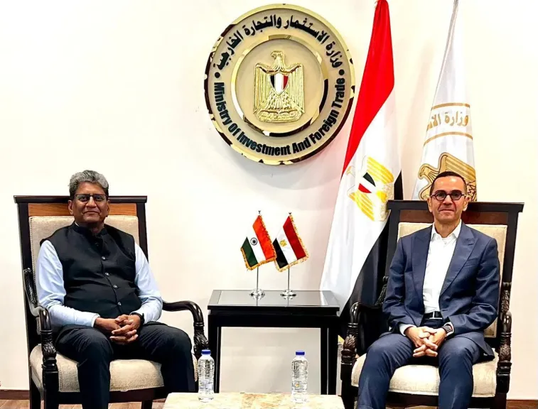 وزير الاستثمار والسفير الهندي