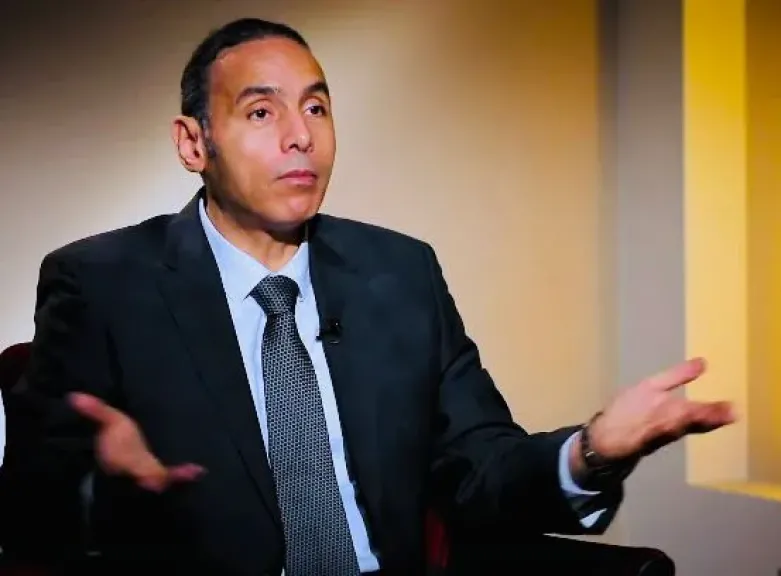 د. إسلام عزام رئيس البورصة المصرية