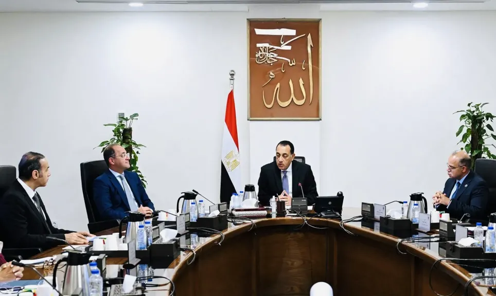 رئيس الوزراء يجتمع بقيادات سوق المال في أول يوم عمل لرئيس البورصة الجديد