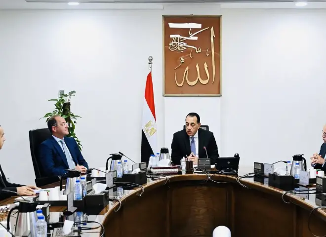 رئيس الوزراء يجتمع بقيادات سوق المال في أول يوم عمل لرئيس البورصة الجديد