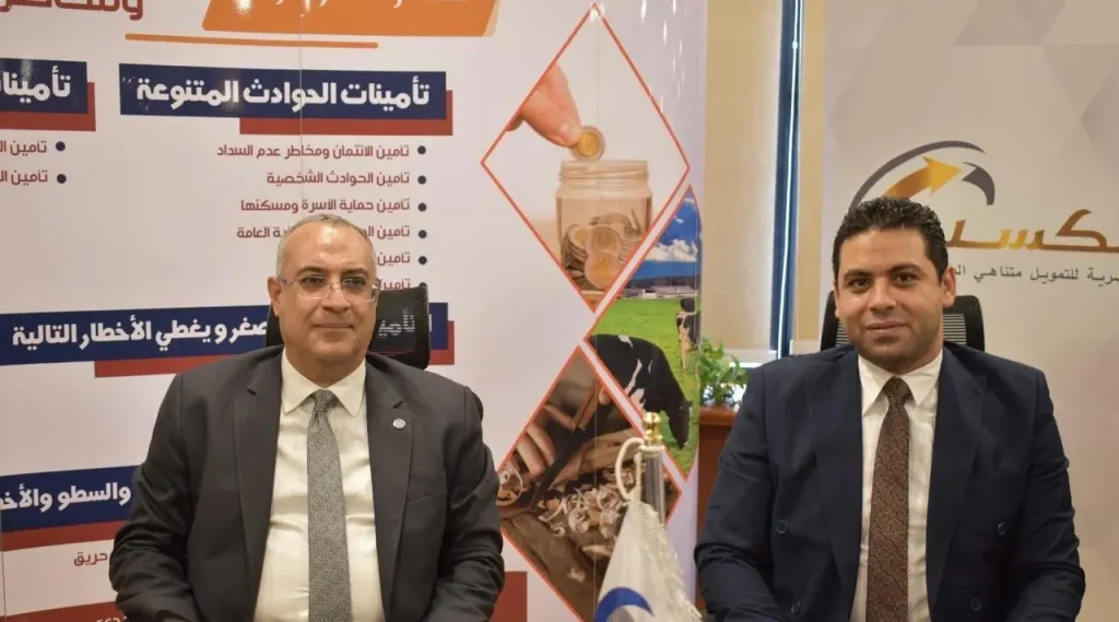 جانب من التوقيع