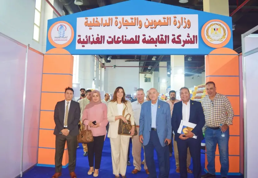 جانب من مراجعة الاستعدادات النهائية للمعرض