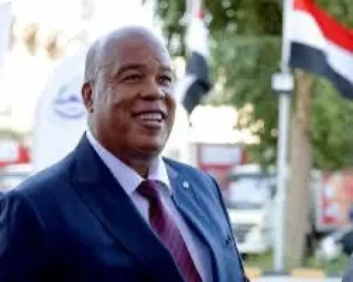 ايمن العشري